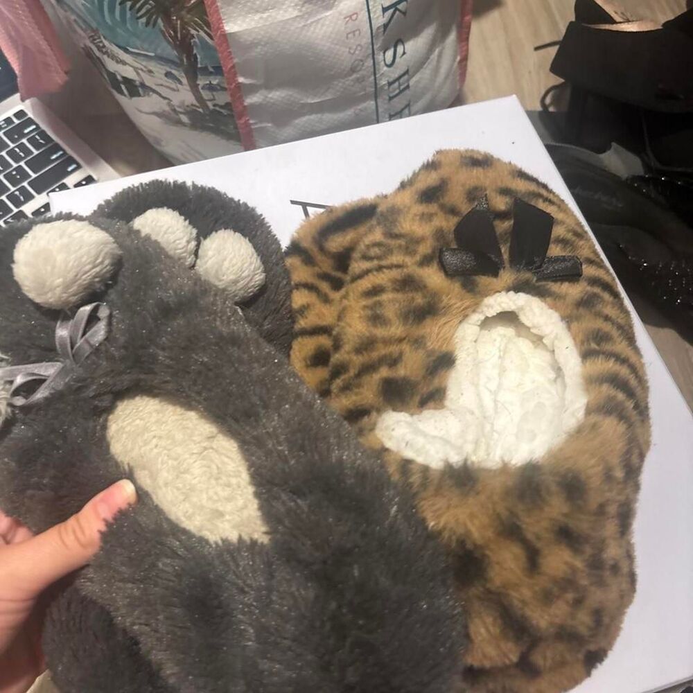 2 pack of slippers